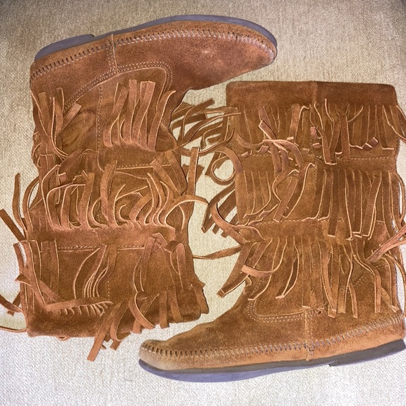 MINNETONKA 3 Layer Fringe Boot Brown Suede 1632 (Women's) Size 8 - Picture 3 of 9